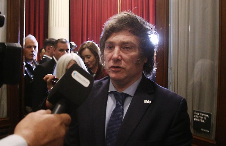 La Asamblea Legislativa proclamó las fórmulas de Massa y Milei para el balotaje.