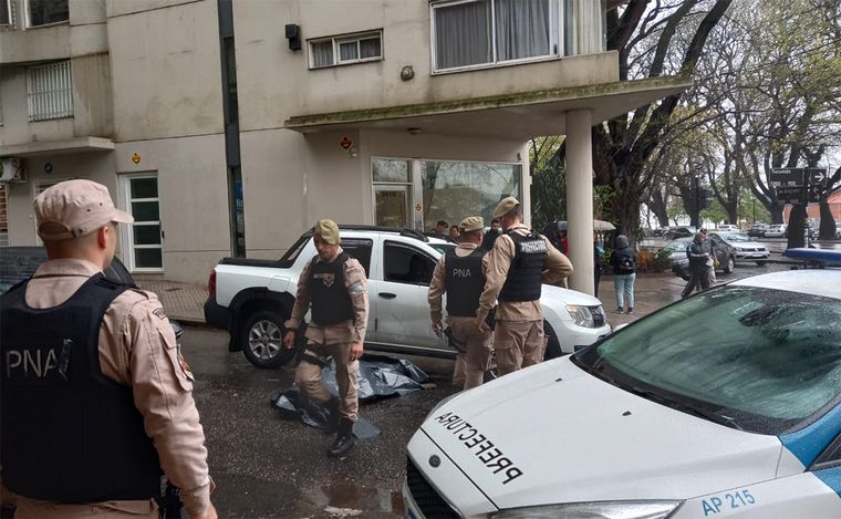 Presunto intento de robo millonario terminó con un muerto en plena calle.