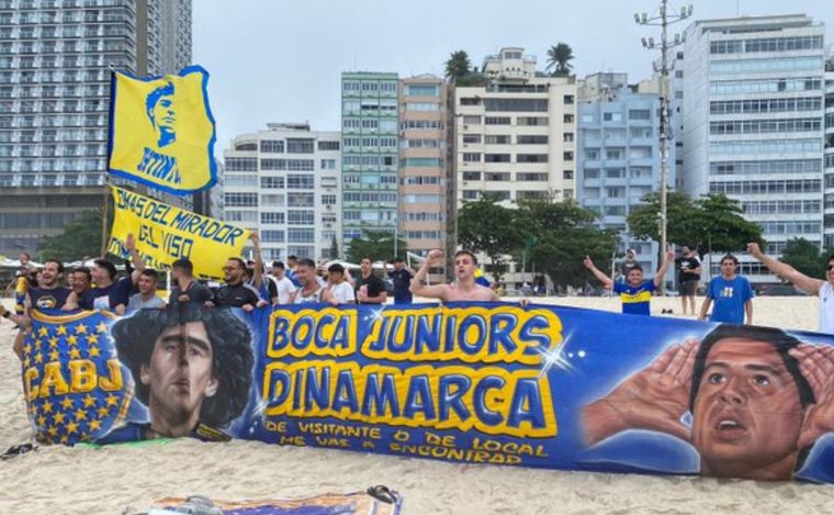 FOTO: Hinchas de Boca en Río (Foto: @PlanetaBoca)