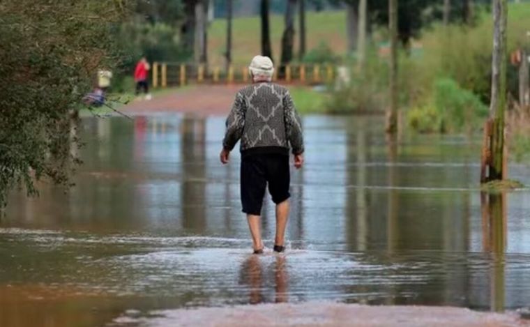 FOTO: Corrientes: evacuados por la creciente de los ríos Paraná y Uruguay (Foto: Página 12)