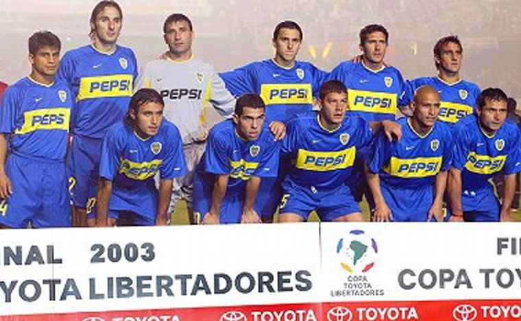 FOTO: 2003, ante Santos (campeón)