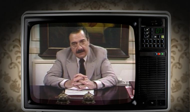 Alfonsín renunció a 5 meses de terminar su mandato.