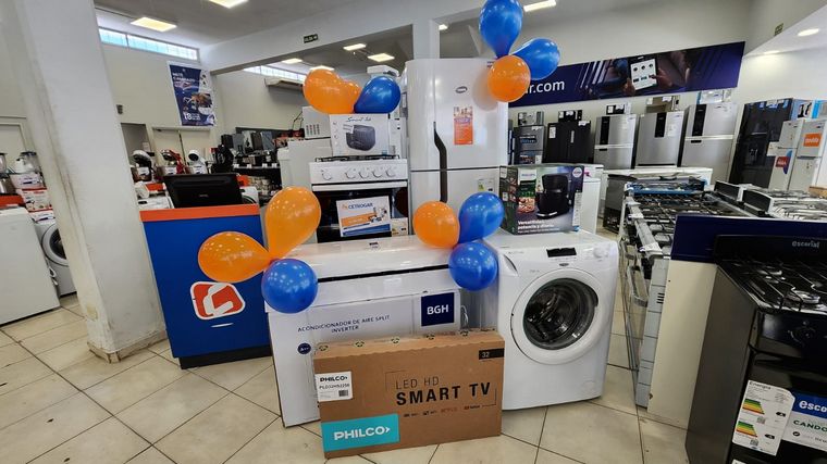 La feliz ganadora del concurso de Cadena 3 y Cetrogar ya tiene su premio