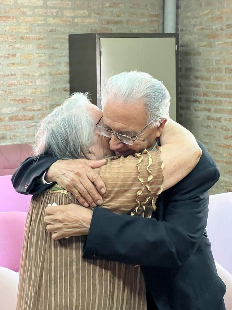 FOTO: Hugo y Lilia se casaron tras 49 años juntos.