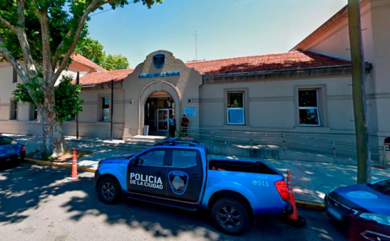 La comisaría porteña donde murió el turista francés (Foto: El Diario Web).