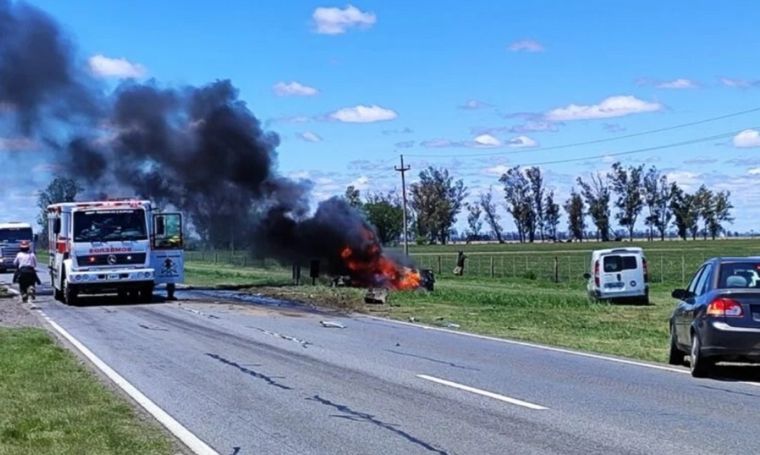 Un conductor murió en un accidente entre un auto y un camión (Foto: radioestacion)