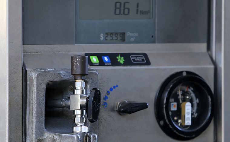 FOTO: Aumento de combustibles: crecen consultas e instalación de equipos de GNC.