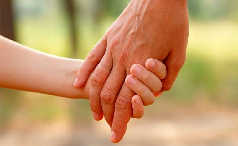 Un matrimonio de Catamarca le brindará un hogar a una nena de seis años de Salta.