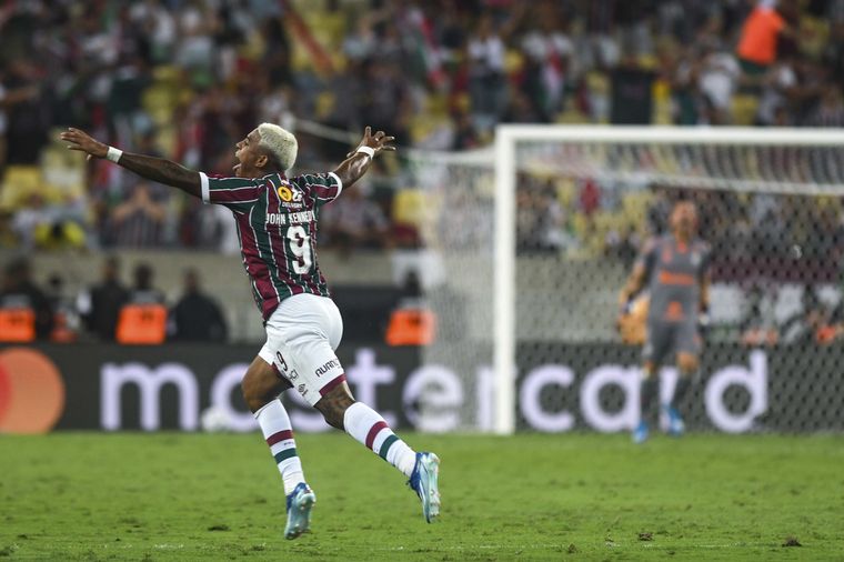 FOTO: Gol y expulsión de Kennedy en Fluminense
