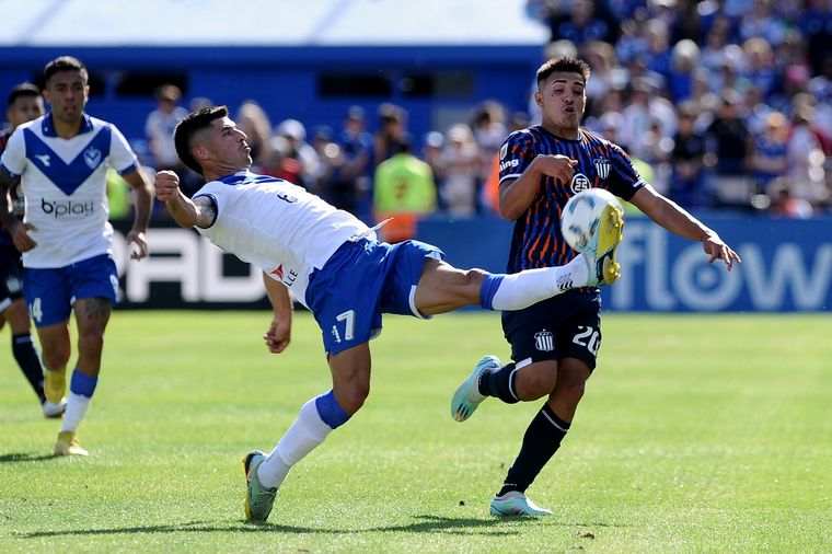 FOTO: Vélez y Talleres se enfrentan en en el Amalfitani. 