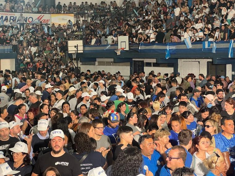 Sergio Massa concluyó su gira por Córdoba con un acto en el Club General Paz Juniors.