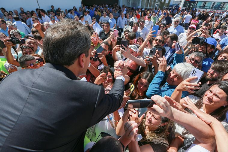 FOTO: El candidato Sergio Massa, en su visita de campaña a Río Cuarto. 