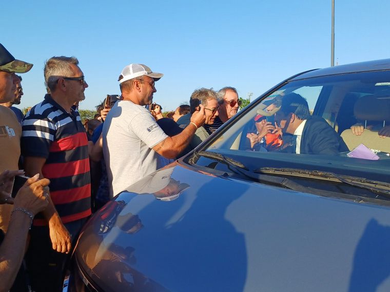 FOTO: Tamberos de Villa María, cara a cara con Massa: le entregaron un petitorio
