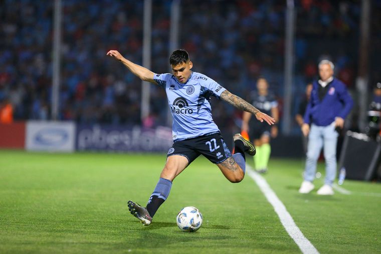 Ibacache, titular en la banda izquierda (Foto: @Belgrano)