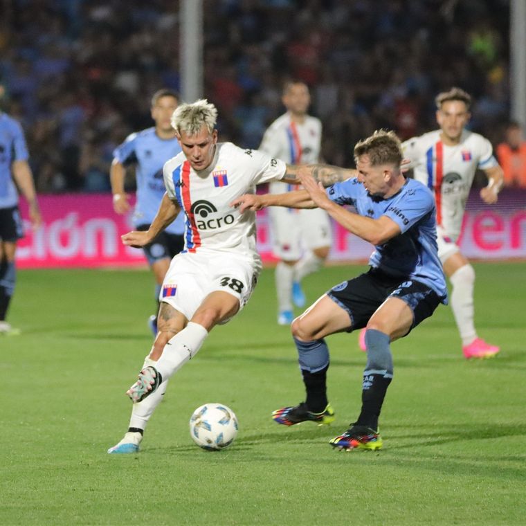 El duelo Belgrano vs Tigre en el estdio Gigante de Alberdi. @Tigre