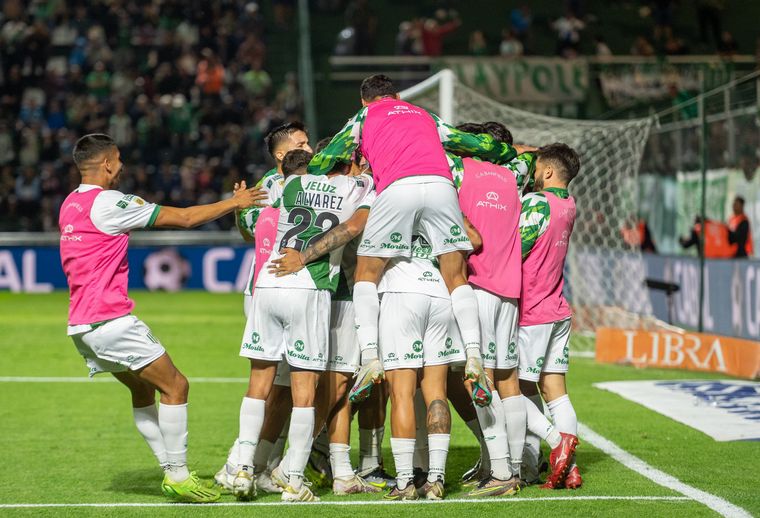 Colón perdió sobre la hora con Banfield y quedó en zona de descenso