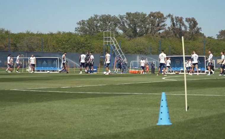 Boca entrenó de cara al duelo ante San Lorenzo. (Foto:@BocaJrsOficial)