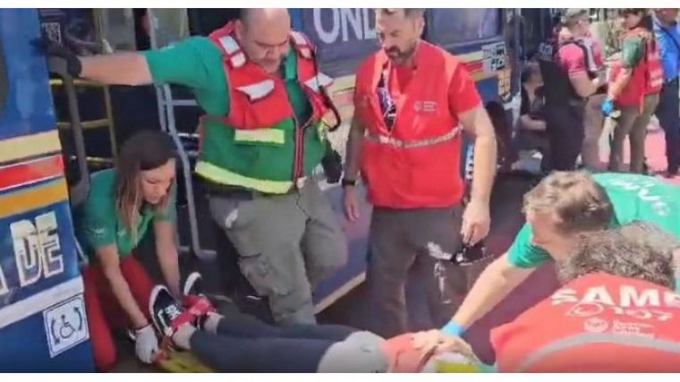 Ocho heridos en un choque entre un colectivo y un auto en San Telmo 