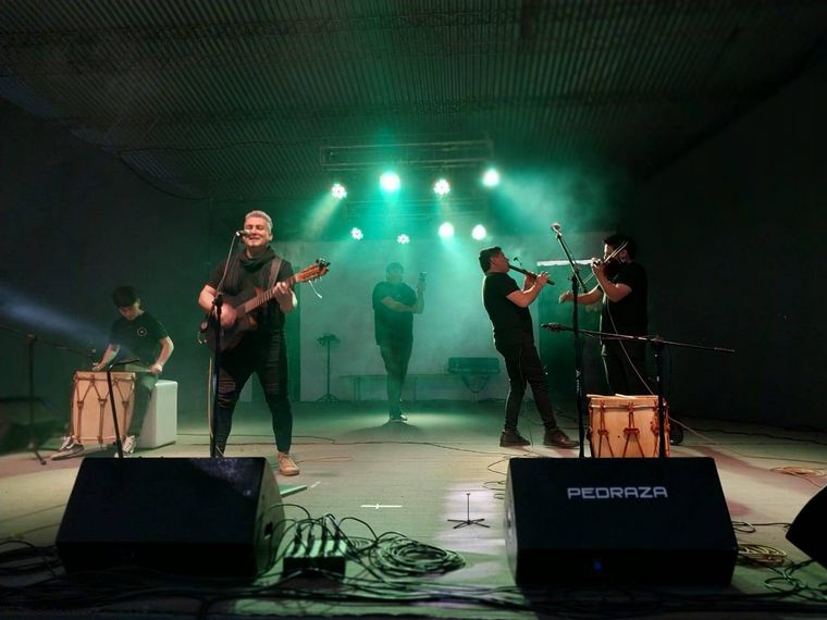 FOTO: Los Duarte graban su disco en vivo en una peña por el Día de la Tradición
