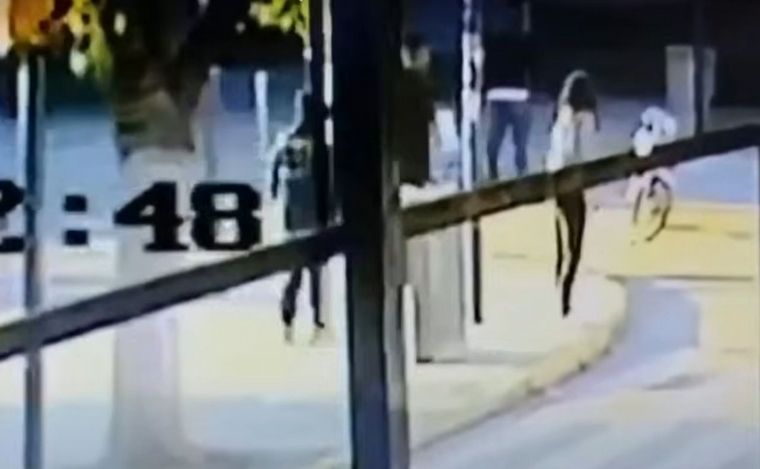 Video: así atacaron al joven de 19 años que murió tras una pelea en Laferrere