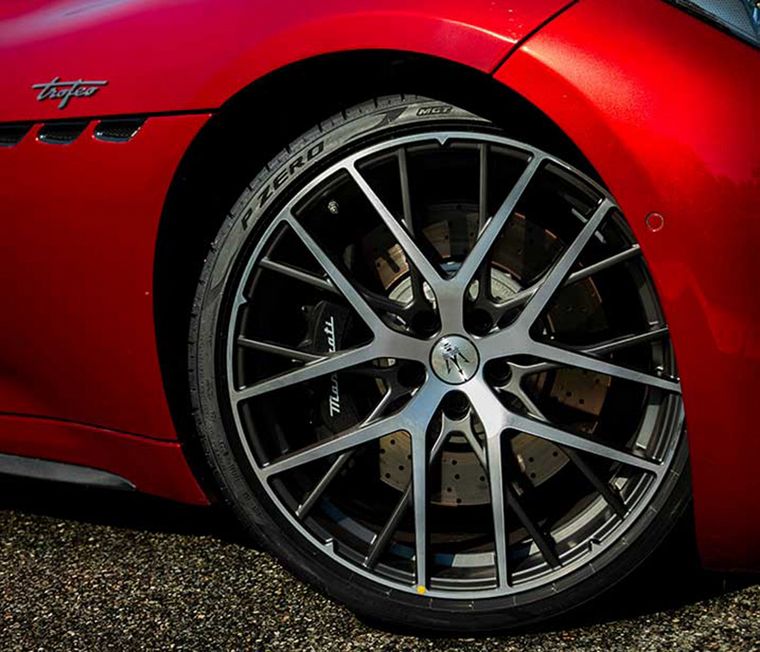 FOTO: Pirelli, de lo clásico a lo moderno, nuevos neumáticos para Maserati GT