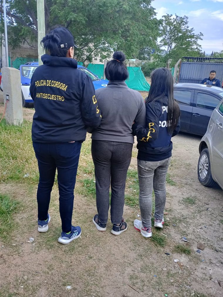 Detenidos acusados de estafar con el método SIM Swapping. (Policía)