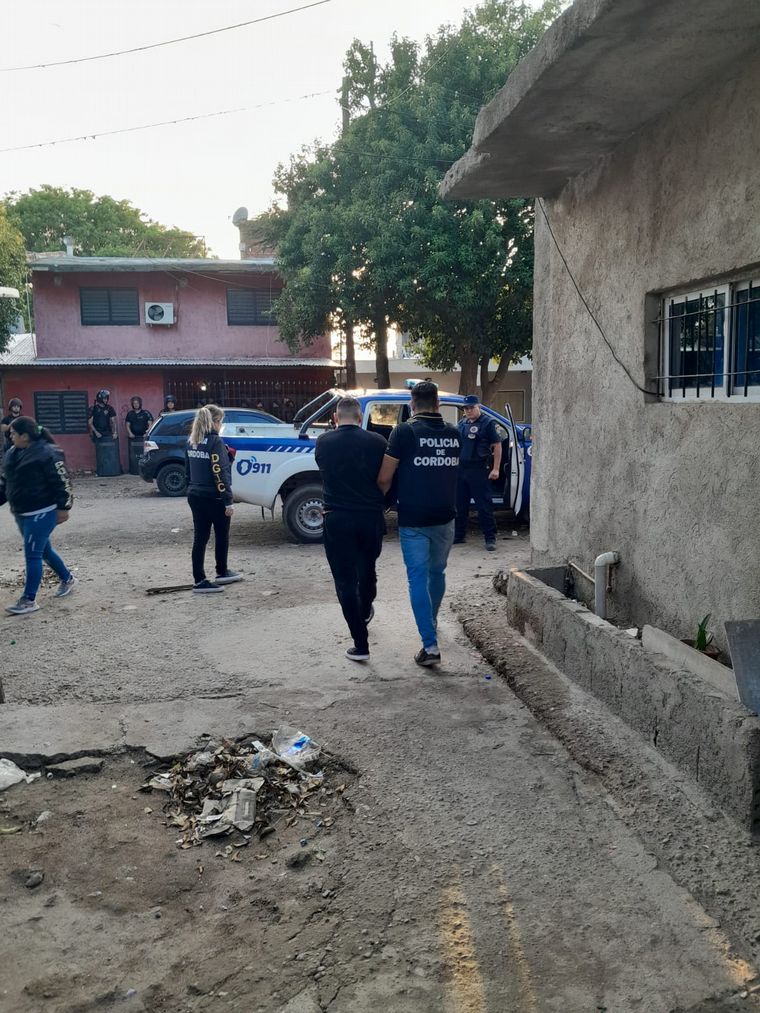 Detenidos acusados de estafar con el método SIM Swapping. (Policía)