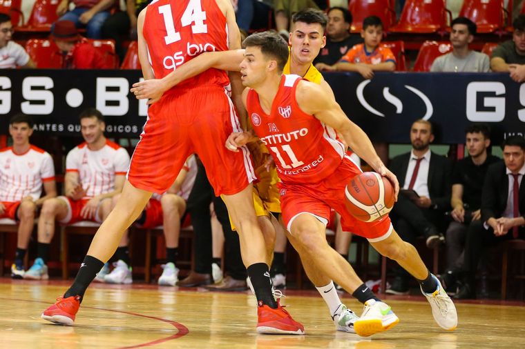 instituto no pudo aguantar y cayo ante Obras. (Foto:@InstitutoACC)