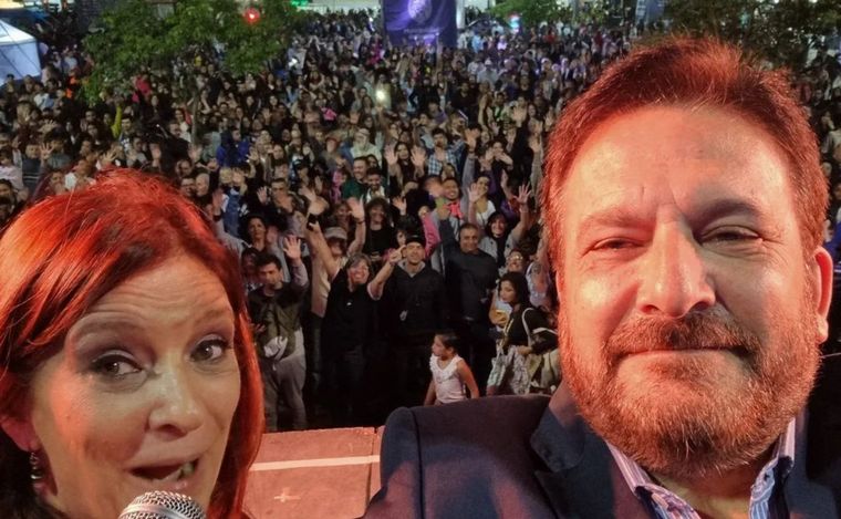 Lotuf, en la conducción de la Fiesta de las Colectividades en 2023.