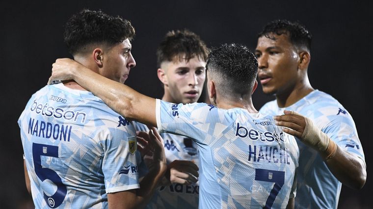 Racing venció a Lanús en la despedida de Sand y quedó a un paso de clasificar