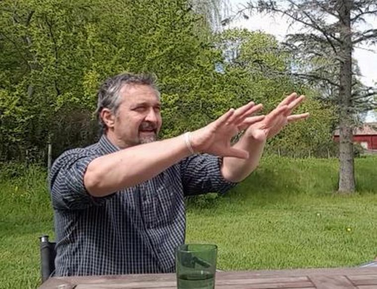 El argentino que investiga al cerebro en Suecia y desmitifica a la ciencia