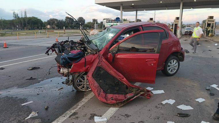 Un vehículo colisionó contra una cabina en autopista a Carlos Paz
