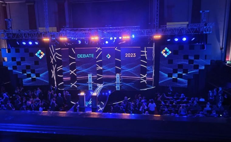 El escenario del debate presidencial previo al balotaje entre Massa y Milei.