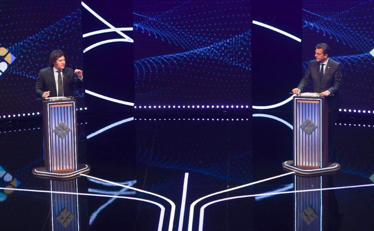FOTO: Javier Milei y Sergio Massa en el debate presidencial. (Foto: NA)