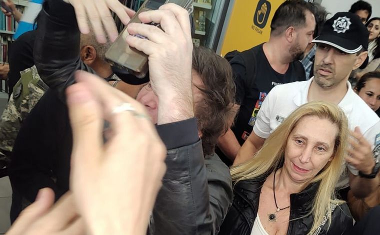FOTO: La llegada de Milei a Rosario