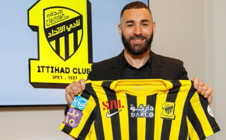 FOTO: Benzema, la estrella del conjunto árabe. (Foto: @ittihad_en)