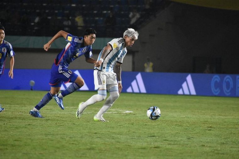 Los chicos de Argentina ante Japón. (Foto: @Argentina)