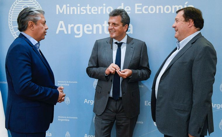 Sergio Massa con funcionarios del gobierno de Río Negro. (Foto: NA)
