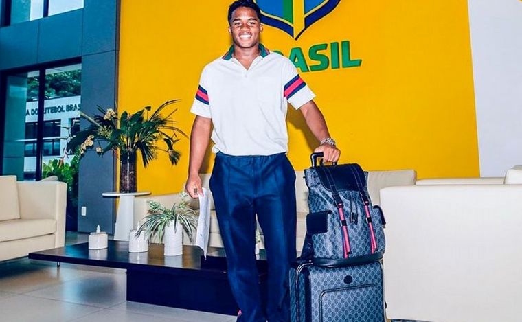 Así llegó a la concentración Endrick, la joven estrella de Brasil de 17 años