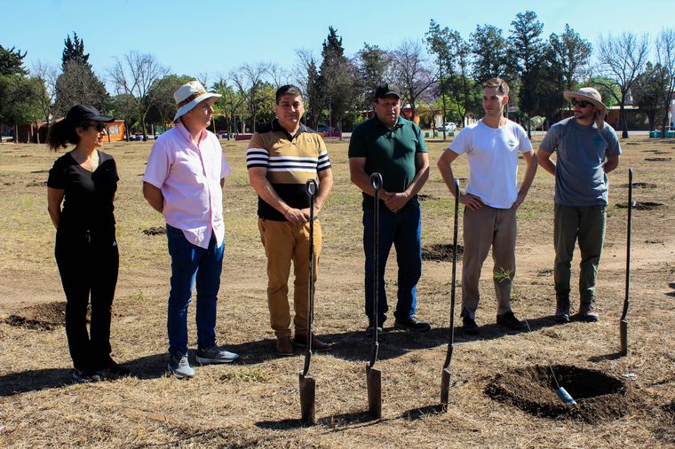 Familias de Bancor plantaron 2.500 árboles en Toledo.
