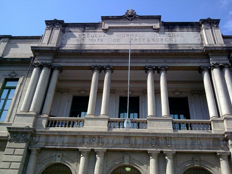 Asamblea permanente en el Carbó por problemas edilicios y palomas