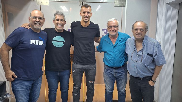 Diego Novaretti, con el equipo de Tiempo de Juego.