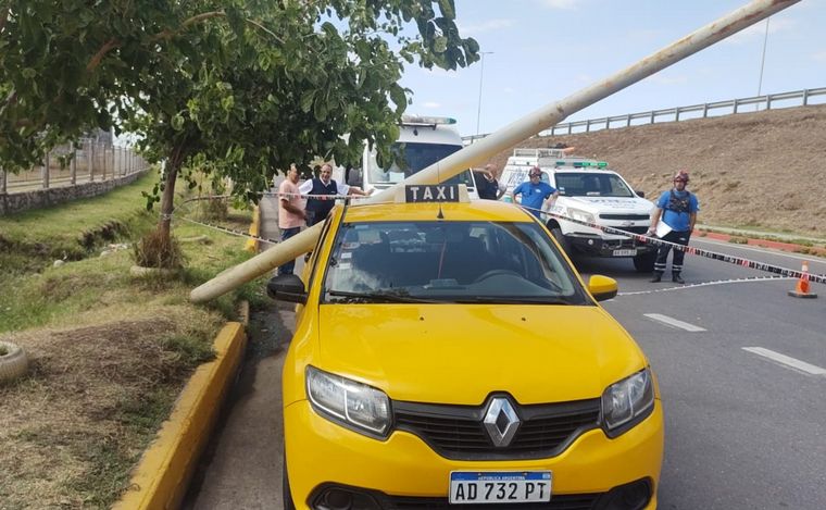 Así quedó el taxi. (Foto: Fernando Barrionuevo/Cadena 3)