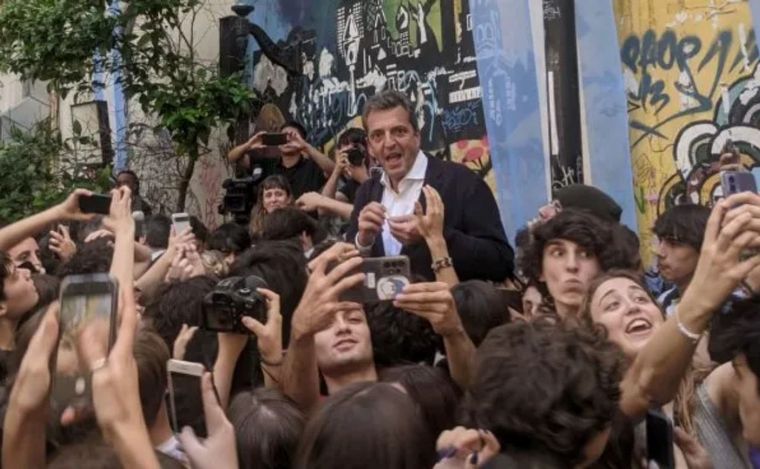 Sergio Massa cerró su campaña en el colegio Pellegrini de CABA. 