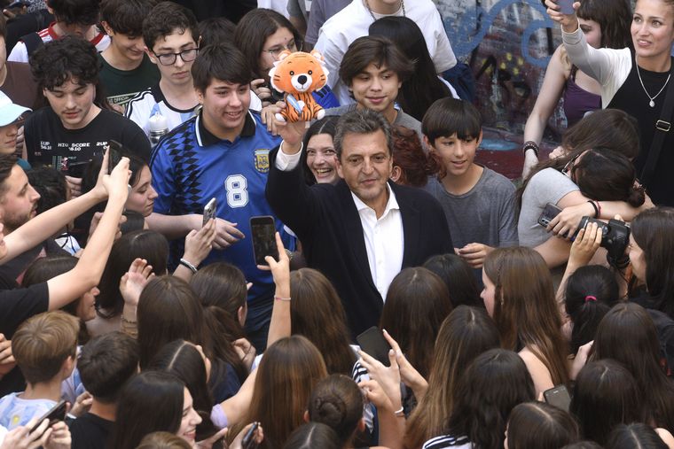 Sergio Massa cerró su campaña en el colegio Pellegrini de CABA. 