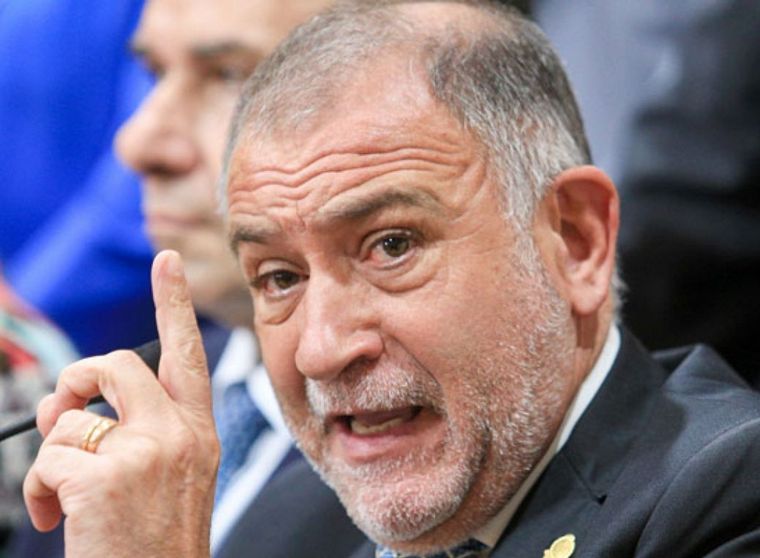 Juez acusó a Llaryora de 