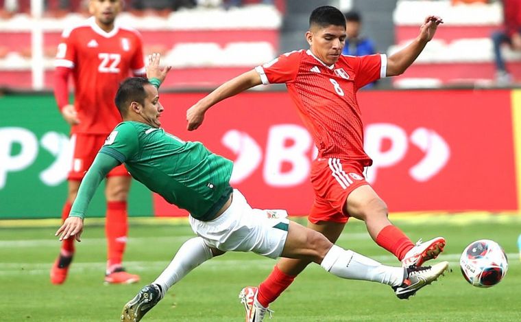 Bolivia recibió a Perú en el estadio Hernando Siles de La Paz