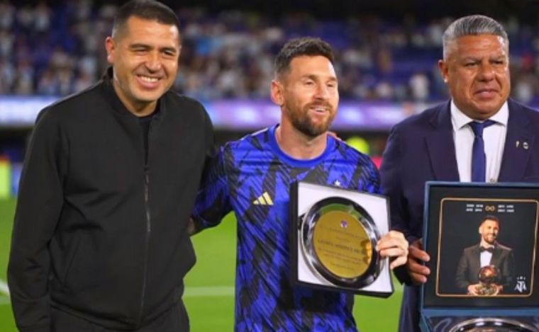 Juan Román Riquelme, Lionel Messi y Claudio Tapia.