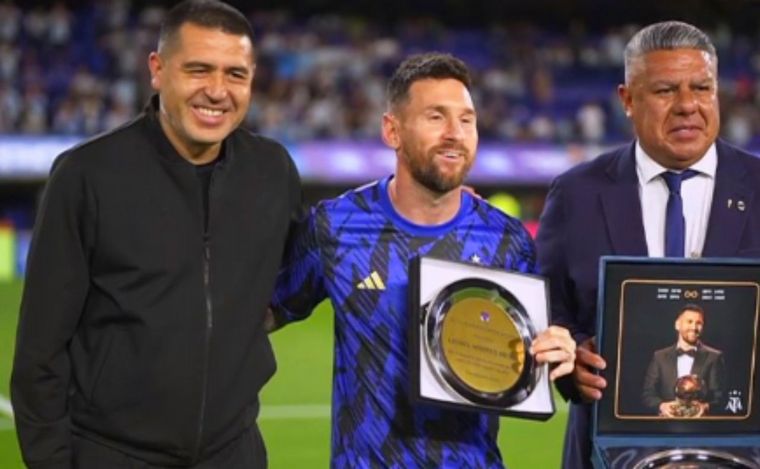 FOTO: Juan Román Riquelme, Lionel Messi y Claudio Tapia.