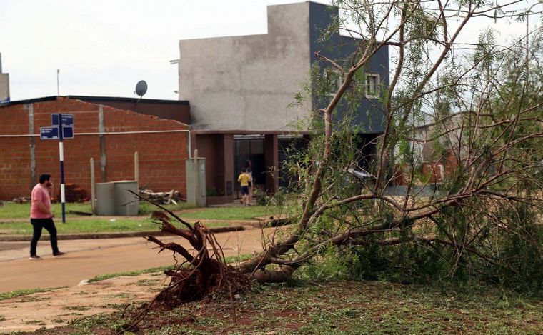 FOTO: El temporal en Posadas afectó a más de 20 barrios. (Foto: Télam)